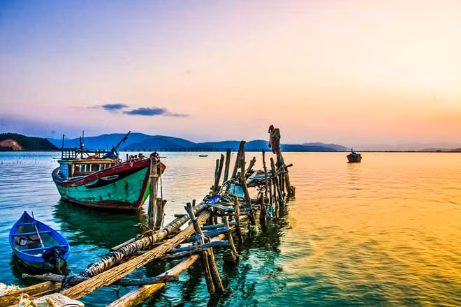Quy Nhon is the iconic coastal city home of poet Han Mac Tu. And is well known for its traditional food of banh beo (steamed rice cake), banh xeo (fried pancake) and rice porridge. 