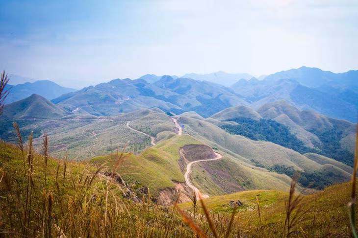 If anything captures the ethnos of Vietnam it’s the Binh Lieu district of Quang Ninh province, popular for its terraced fields, mountain ranges, waterfalls and small gorgeous ethnic villages. 