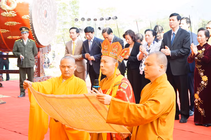 A ceremony to pray for peace for the country and prosperity for the people.