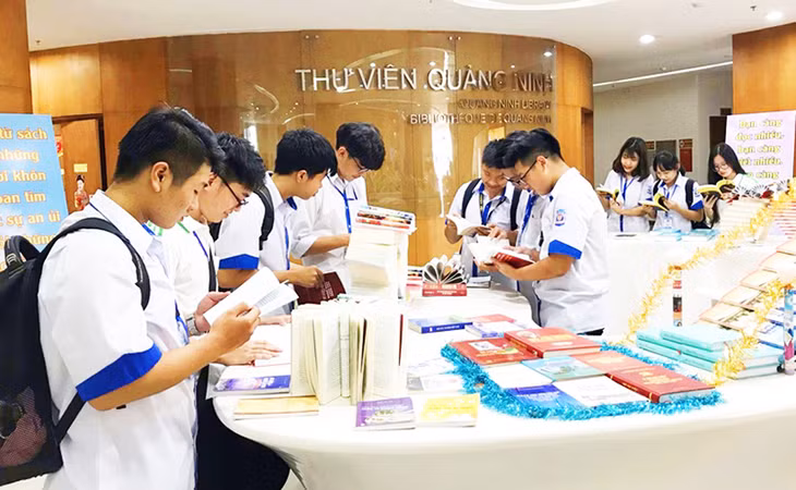 Reading corner in Quang Ninh Library is arranged in modern manner