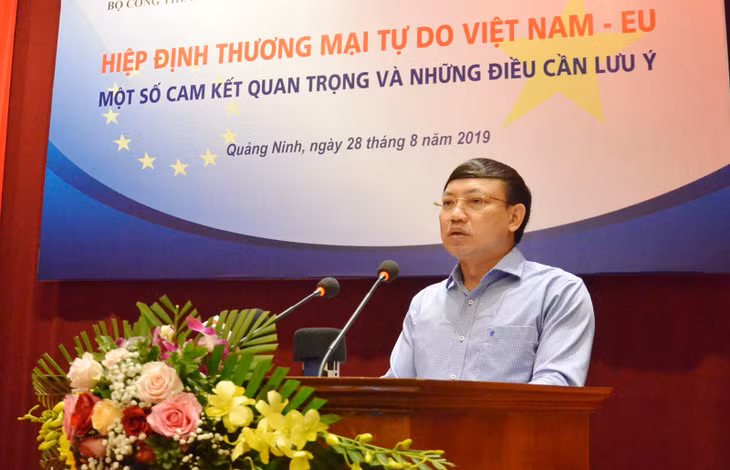 Chairman of Quang Ninh Provincial People’s Council, Nguyen Xuan Ky, addressed the conference