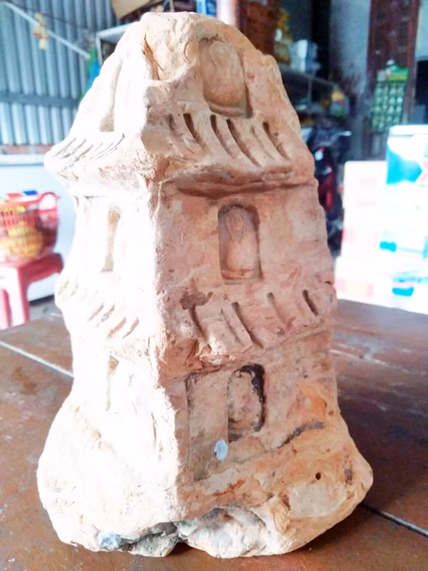 The ancient teracota tower was discovered in Van Don.