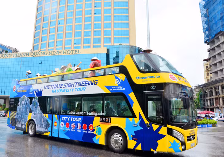 The bus takes tourists through numerous landmarks of the city. 