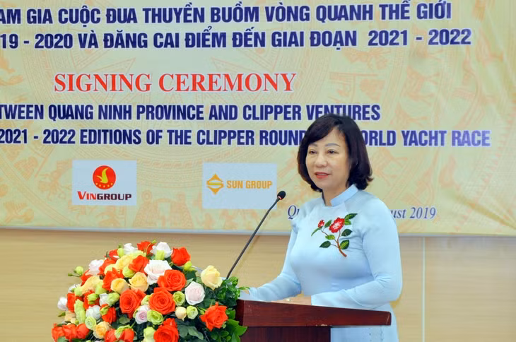 Mrs. Vu Thi Thu Thuy, Vice Chairwoman of Quang Ninh provincial People’s Committee spoke at the signing ceremony.
