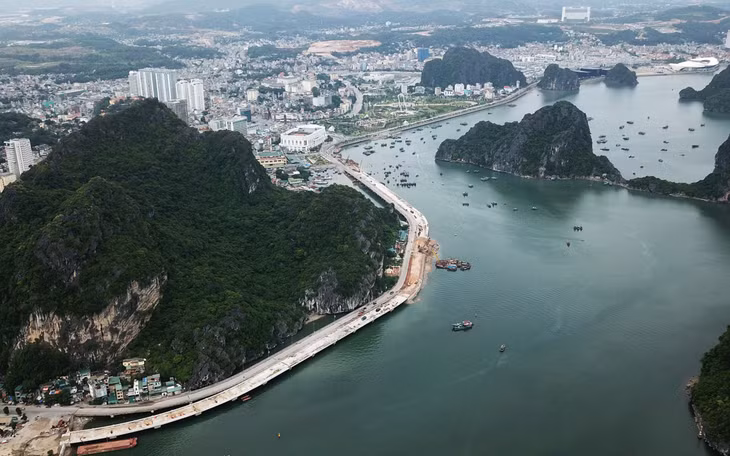 Expanded Bai Tho Bridge is going to be completed