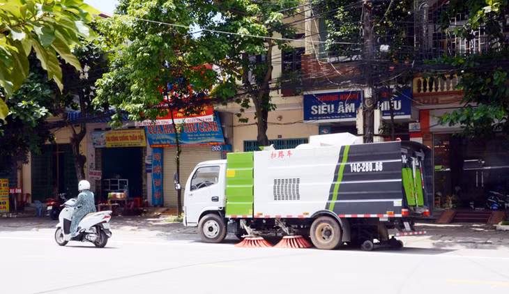 The street sweeping machines become familiar with local citizens.