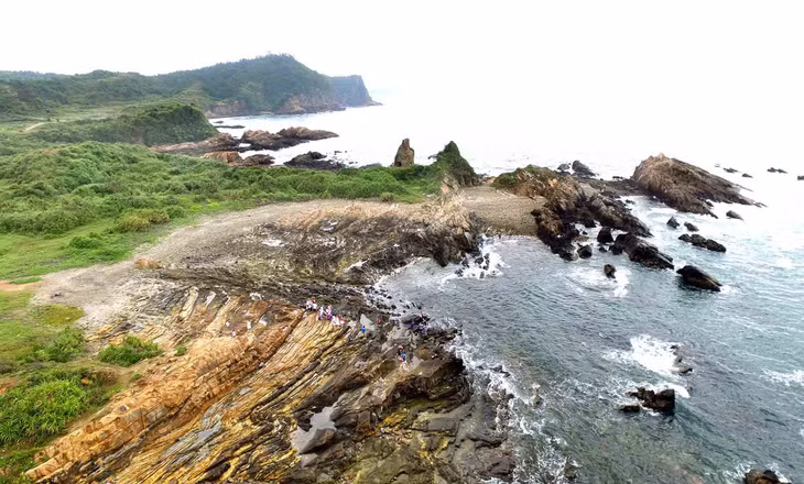 Magnificient scenery of rock and water at Mong Rong rock field