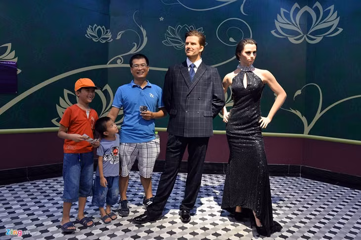 They will also learn about how waxworks are made at the giant Wax Museum with admission fee of only VND100,000 per person. 