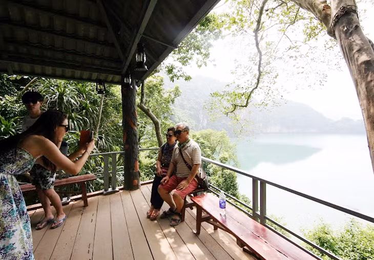 Tourists joyfully take photos to save memorable moments at the cave