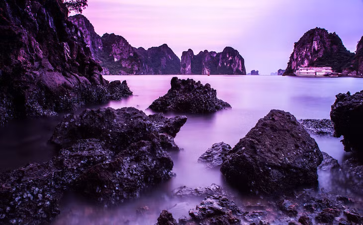 Ha Long Bay-one of the most attractions for tourists on the occasion of the Independence day. Photo by Le Quang