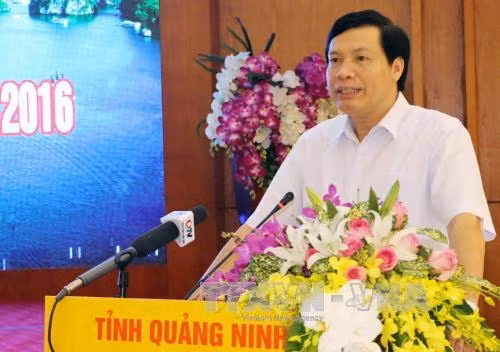 Chairman of the provincial People’s Committee Nguyen Duc Long speaks in a meeting with local enterprises. - VNA/VNS Photo Van Duc