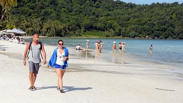 Vietnam’s tourism industry definitely has to be restructured to improve its competitiveness and strong development. (Credit: NDO)