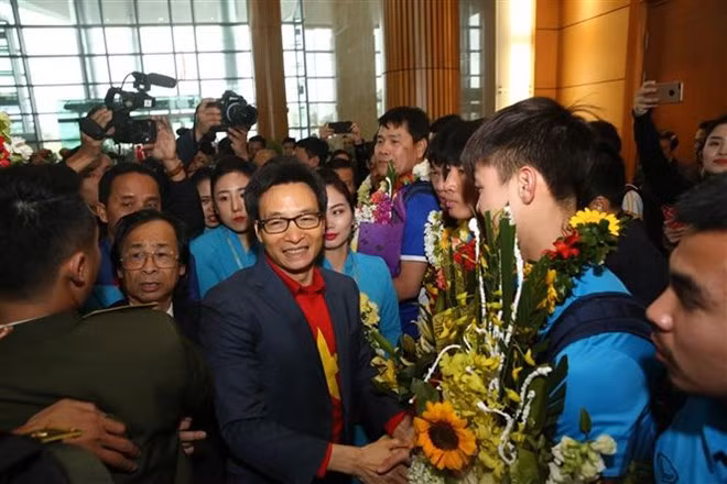 Deputy PM Vu Duc Dam congratulated ​U23 Vietnam on their outstanding performance at the AFC U23 Championship.