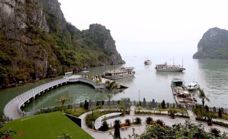 Way to Thien Cung cave 