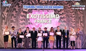 47 international travel agencies were honoured by the Vietnam National Administration of Tourism. (Photo: VNA)