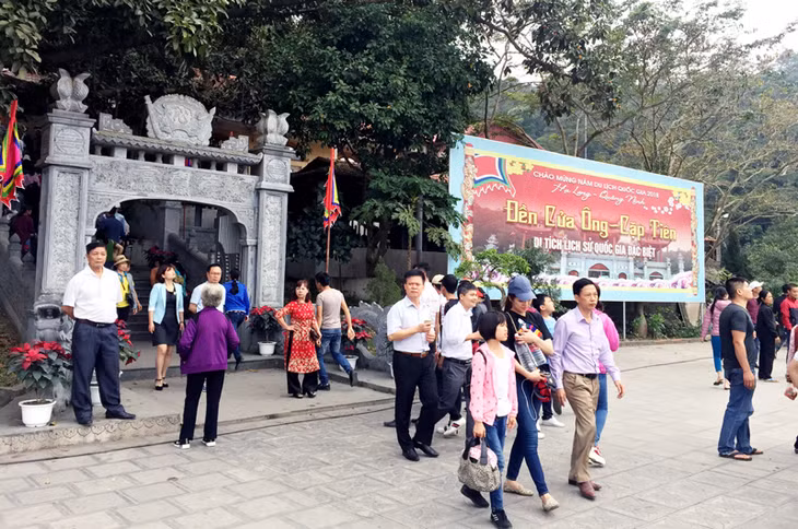 About 21,000 tourists have vistied the temple since February 5, or the first day of the Lunar New Year.
