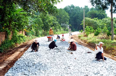 Countryside people build a inter-district road