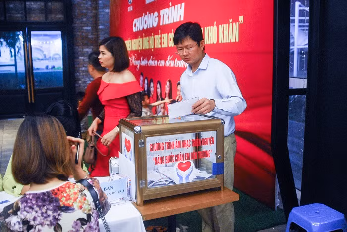 At the program, VND 463 million was raised