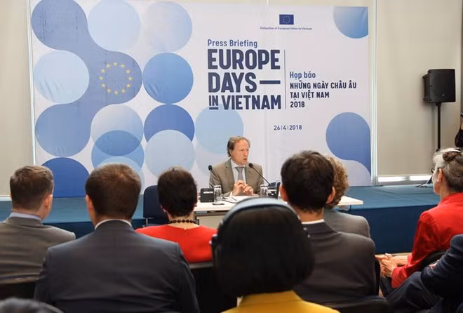 Ambassador Bruno Angelet, head of the Delegation of the European Union to Vietnam, speaks at a press briefing on the Europe Days 2018 in Vietnam on April 26. (Photo: European Union in Vietnam)