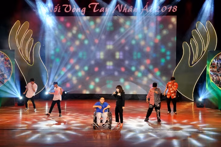 A art performance at the ceremony
