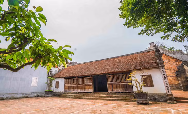 Chùa thiết kế theo lối 'nội thông ngoại bế' tạo vẻ u tịch, thanh vắng, linh thiêng. (Ảnh: Tùng Lâm-Ngọc Sơn/Vietnam+)