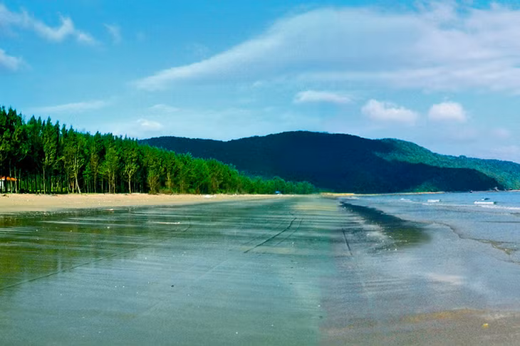 The Truong Chinh Beach on Ngoc Vung Island