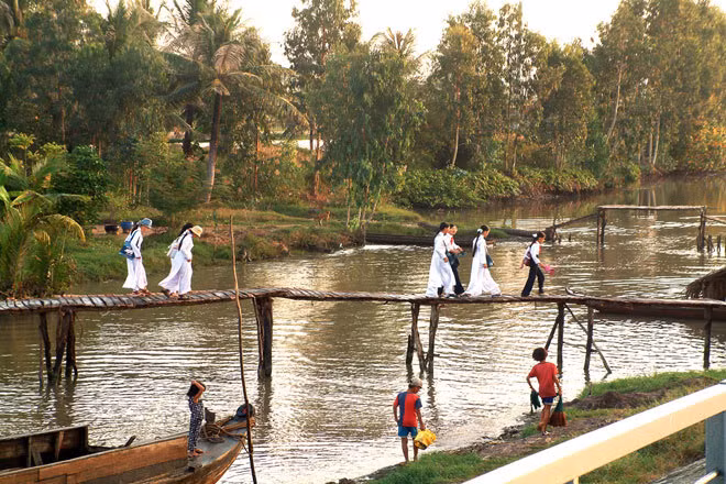 “Đường đi học” (Way to school)