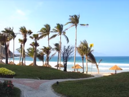 Tra Co beach