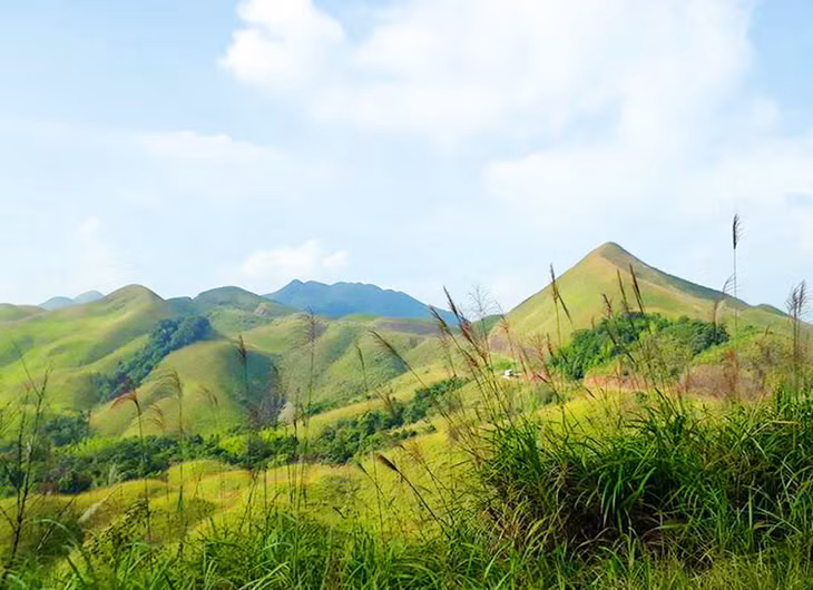 Going to border patrol road is a must when you are in Binh Lieu