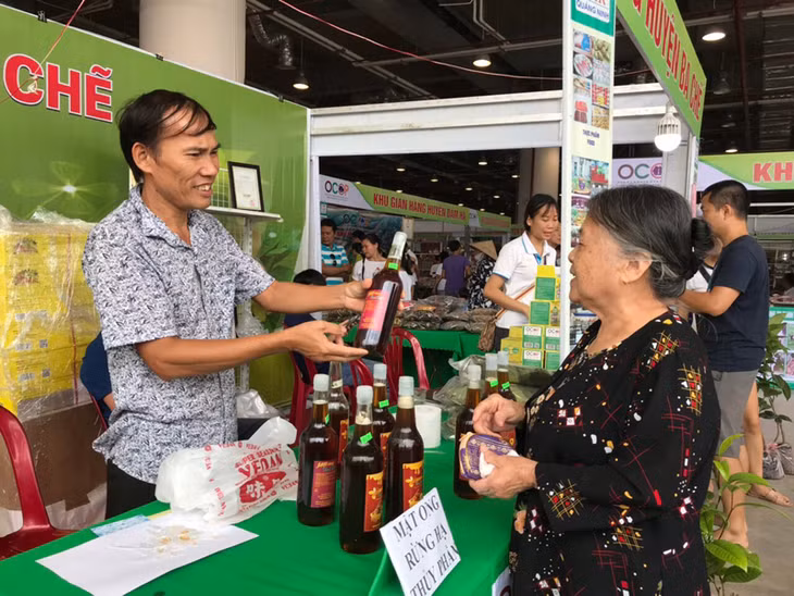 Ba Che's honey displayed at the Northern OCOP Fair - Quang Ninh 2019 