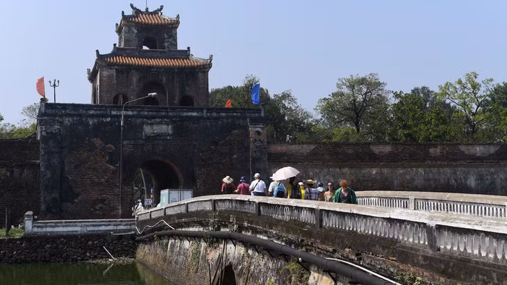 Cycle around Hue's ancient ruins