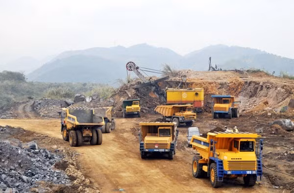 Prime Minister Nguyen Xuan Phuc has approved a planning scheme on exploring, exploiting, processing and using tin, tungsten and antimony by 2025 with a vision towards 2035. — Photo dantri.com.vn