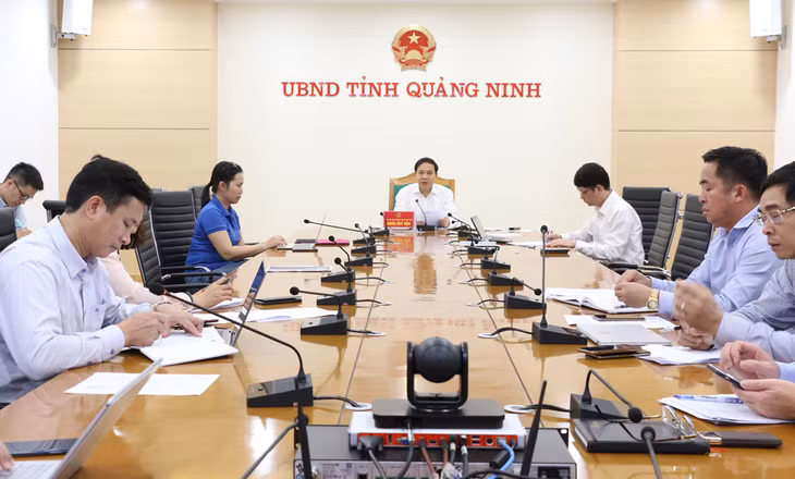 Quang Ninh's Vice-chairman, Dang Huy Hau, presided over the meeting 