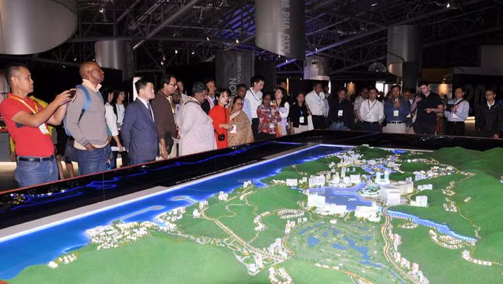 The delegation visit Quang Ninh Exhibition of Planning and Expo Center