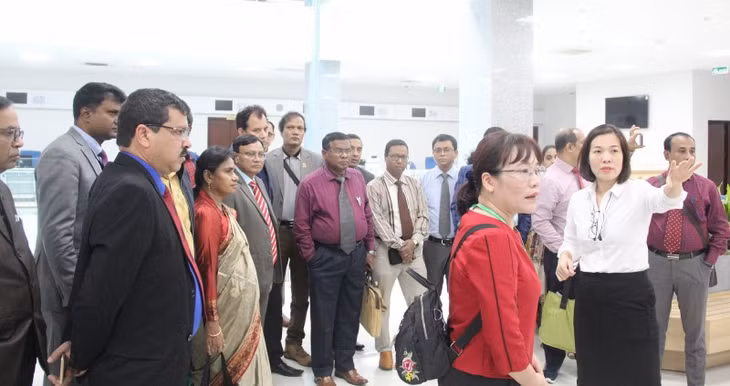 Bangladeshi senior delegation visits Quang Ninh Provincial Public Administrative Service Center 