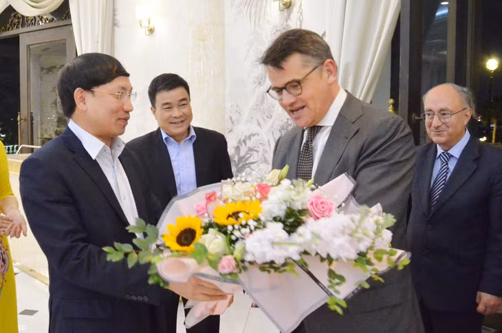 Quang Ninh Provincial Party's Committee Secretary, cum Chairman of Provincial People's Council, Nguyen Xuan Ky expressed his delight at the effective development of the strategic partnership between and Germany and Vietnam in general, as well as between Hessen state and Quang Ninh province in particular. 
