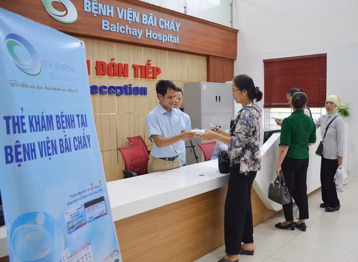 Bai Chay Hospital is the first in Quang Ninh to pilot non-cash payment 