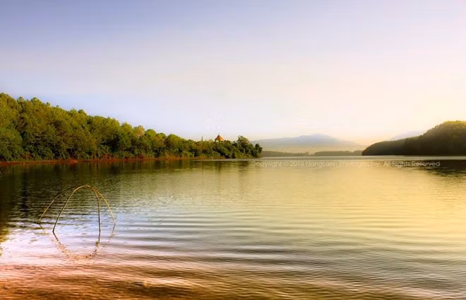 T’nung Lake, also known as La Nueng, is located at the Bien Ho Commune in the north of Gia Lai Province, about 7 kilometres from the heart of Pleiku City.