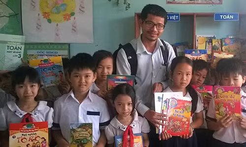 Nguyen Quang Thach on his journey across Vietnam to bring books to rural areas. File photo
