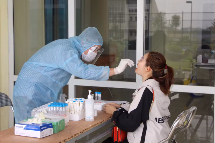Medical staff took samples of local people in high-risk places.