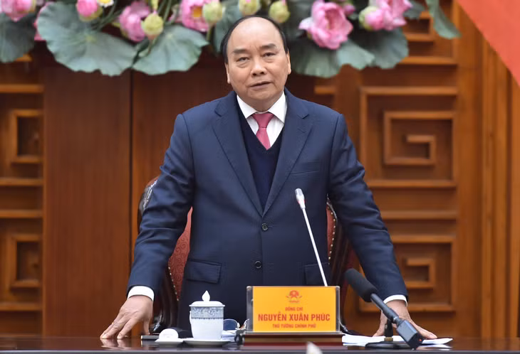 Prime Minister Nguyen Xuan Phuc presides over a meeting on Covid-19 vaccine research and development in Ha Noi on December 21, 2020. 