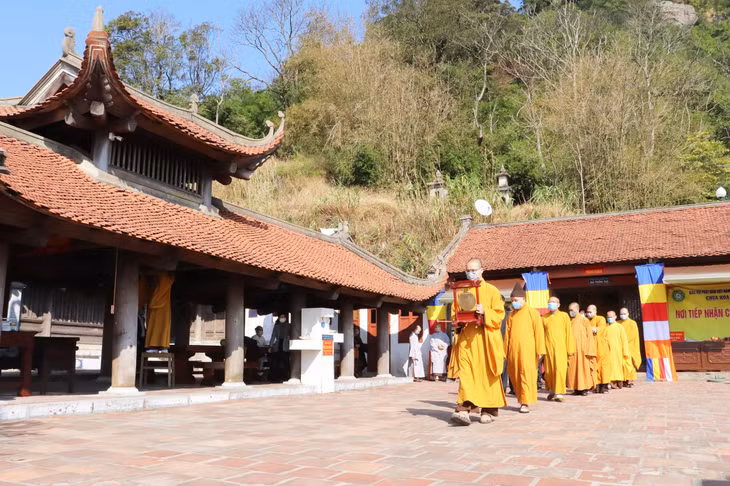 The procession ceremony was held at Hoa Yen Pagoda within the Complex of Yen Tu Monuments and Landscape.