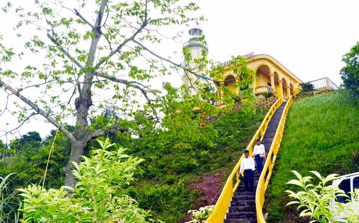 The lighthouse in Vinh Thuc commune is an iconic building at the northeast pole of Vietnam