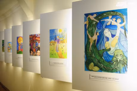 Paintings on Vietnam and Russian at the exhibition in March and April 2016 (Source: VTC)