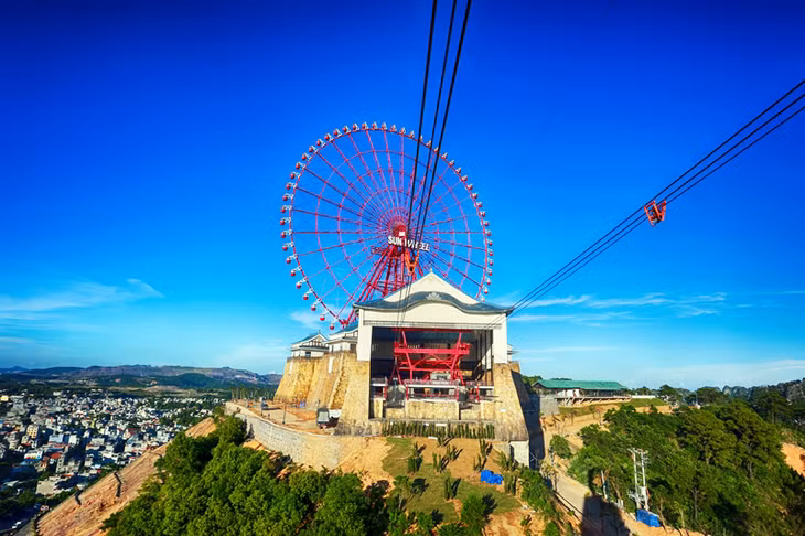 Halong Sun Wheel is 250 m from the sea level, with a 115m diameter is ready for operation