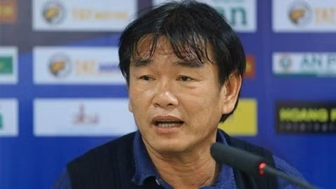 Optimistic: Coach Phan Thanh Hùng. — Photo thethaovietnam.vn Viet Nam News