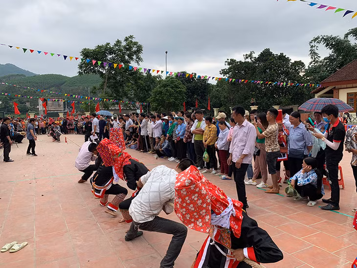 Tug-of-war competition at the festival