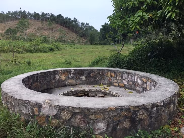 Hieu Well is said the water source provided at ancient Van Don Trading Port