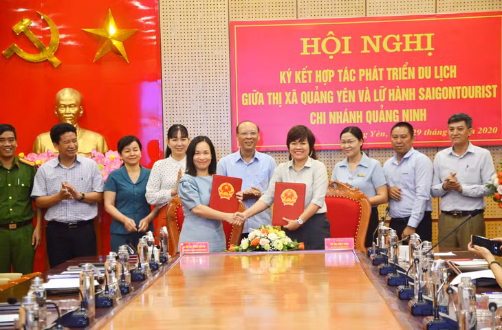 agreement signing ceremony scenery