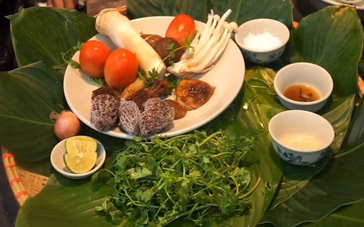 A variety of mushrooms used to cook a healthy termite mushroom soup 
